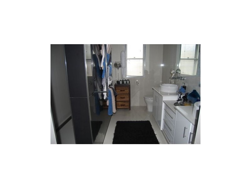 9 Helga Crt, Glenella QLD 4740