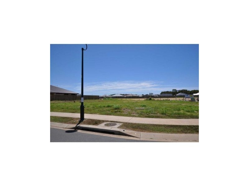 35 Whitehaven Drive, Blacks Beach QLD 4740