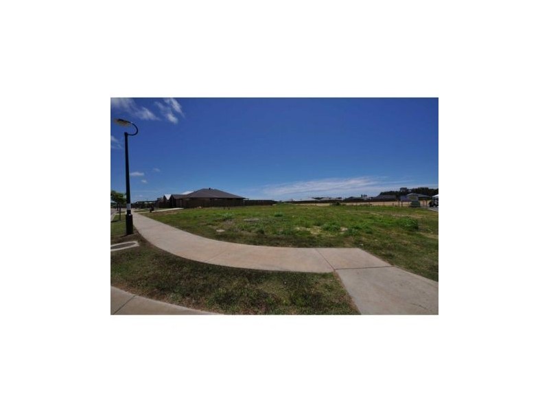 35 Whitehaven Drive, Blacks Beach QLD 4740