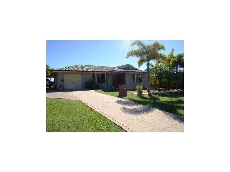 8 Sam Bezzina Dr, Beaconsfield QLD 4740