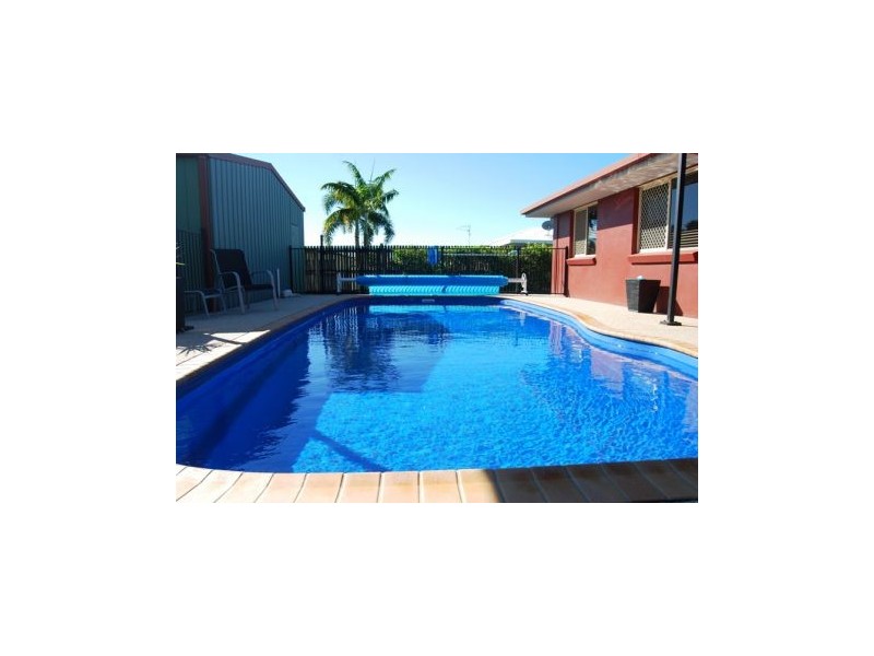 8 Sam Bezzina Dr, Beaconsfield QLD 4740