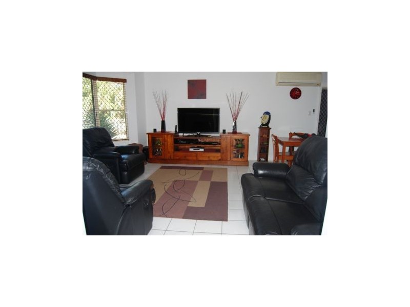 8 Sam Bezzina Dr, Beaconsfield QLD 4740
