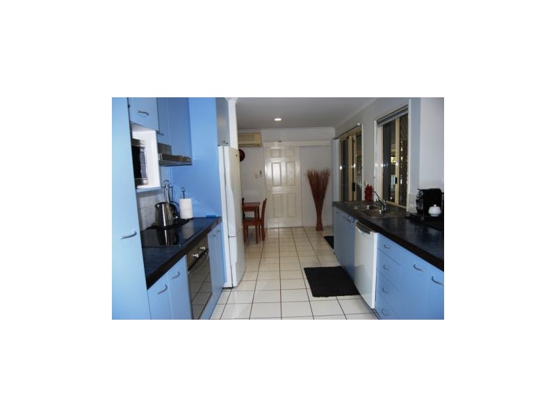 8 Sam Bezzina Dr, Beaconsfield QLD 4740