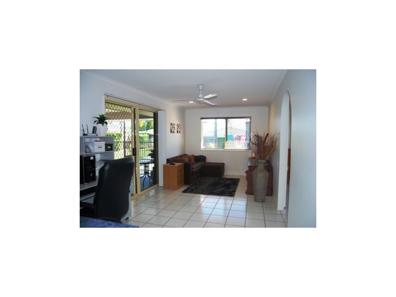 8 Sam Bezzina Dr, Beaconsfield QLD 4740