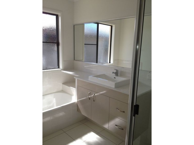 4 Oysterlee, Beaconsfield QLD 4740