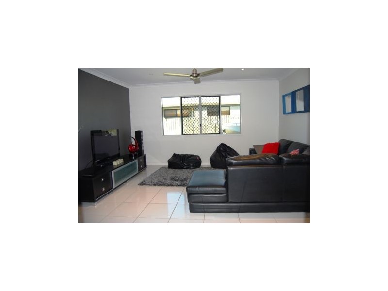 8 Eileen St, Walkerston QLD 4751