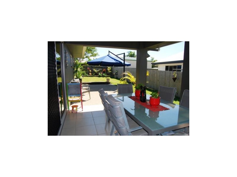 8 Eileen St, Walkerston QLD 4751