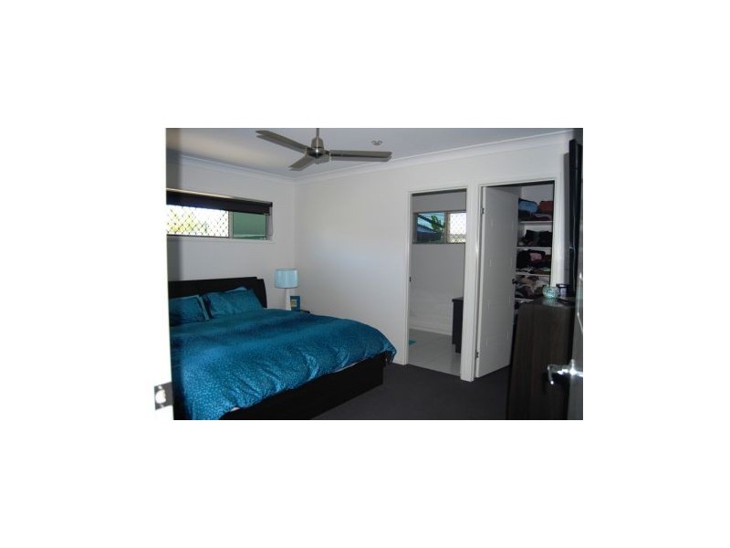 8 Eileen St, Walkerston QLD 4751