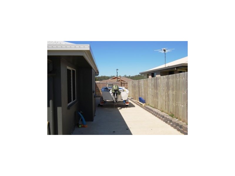 8 Eileen St, Walkerston QLD 4751