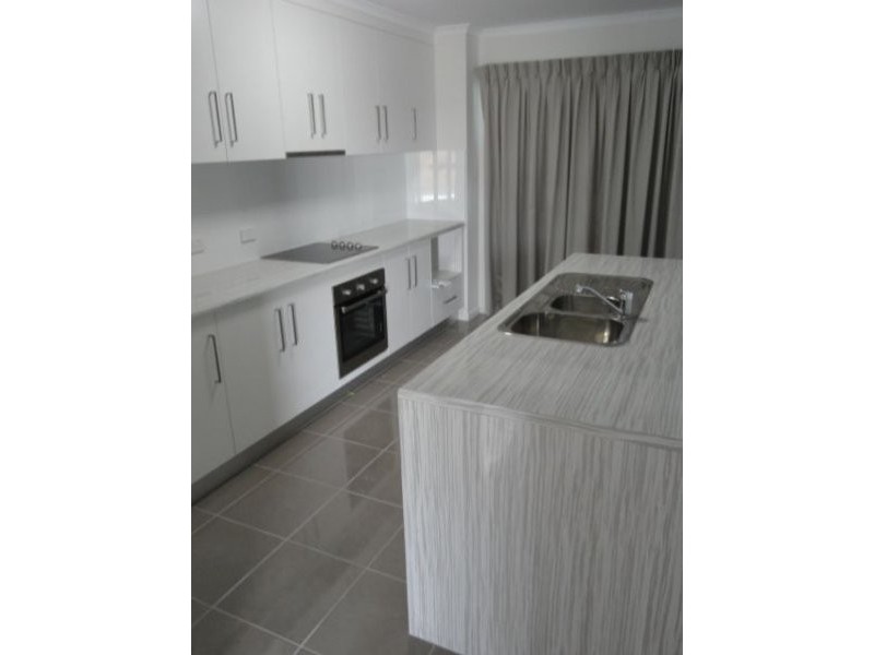 35 Lancaster Way, Ooralea QLD 4740