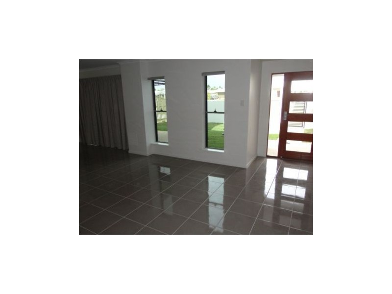 35 Lancaster Way, Ooralea QLD 4740