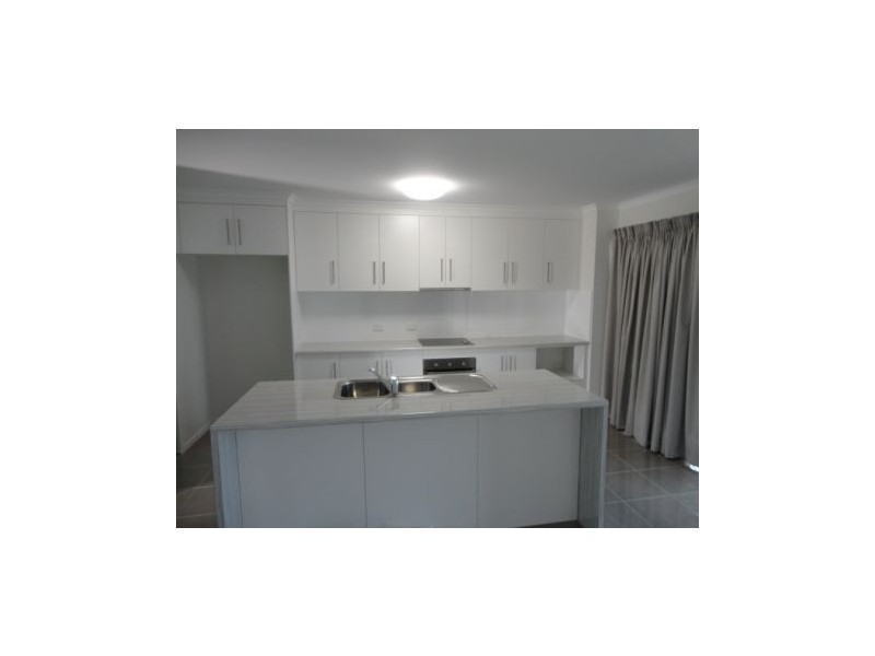 35 Lancaster Way, Ooralea QLD 4740