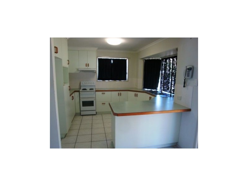 10 Henry Court, Beaconsfield QLD 4740