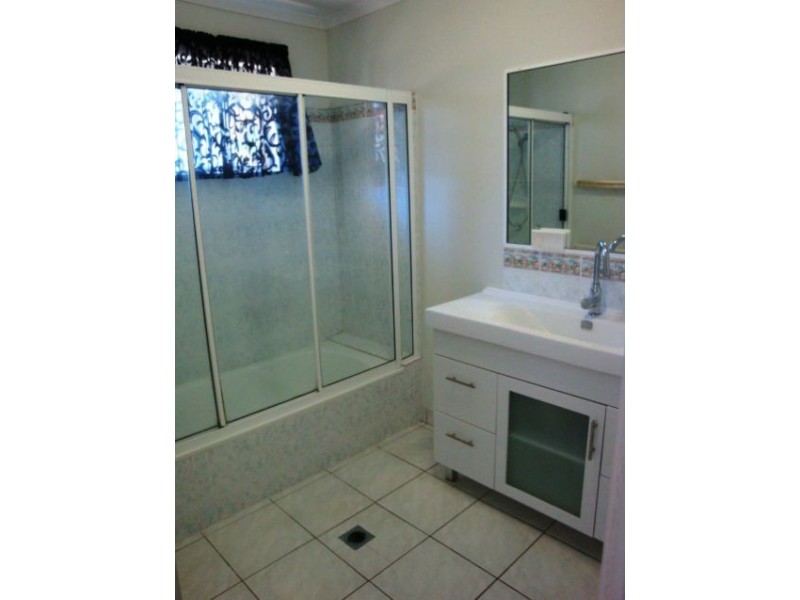 10 Henry Court, Beaconsfield QLD 4740