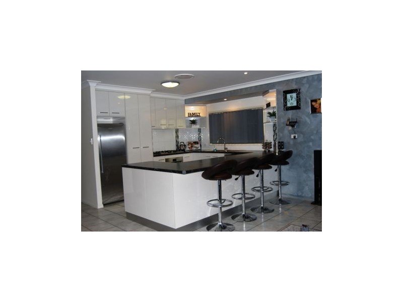 6 Hayman Crt, Bucasia QLD 4750