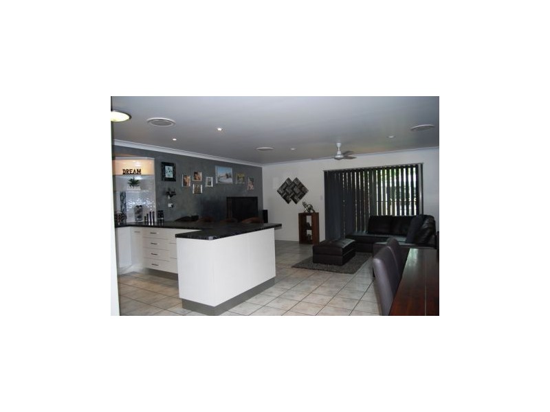 6 Hayman Crt, Bucasia QLD 4750