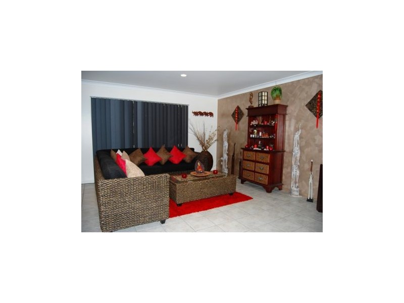 6 Hayman Crt, Bucasia QLD 4750