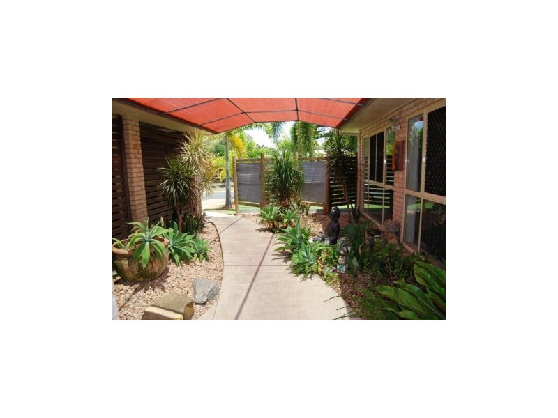 6 Hayman Crt, Bucasia QLD 4750