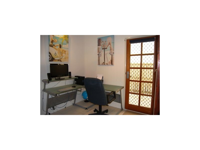 6 Hayman Crt, Bucasia QLD 4750