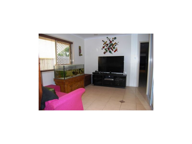 6 Hayman Crt, Bucasia QLD 4750