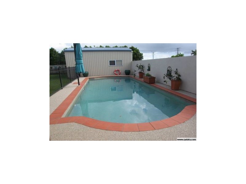 15 Victor Ave, Glenella QLD 4740