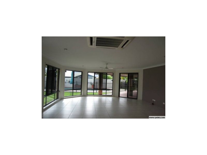 15 Victor Ave, Glenella QLD 4740