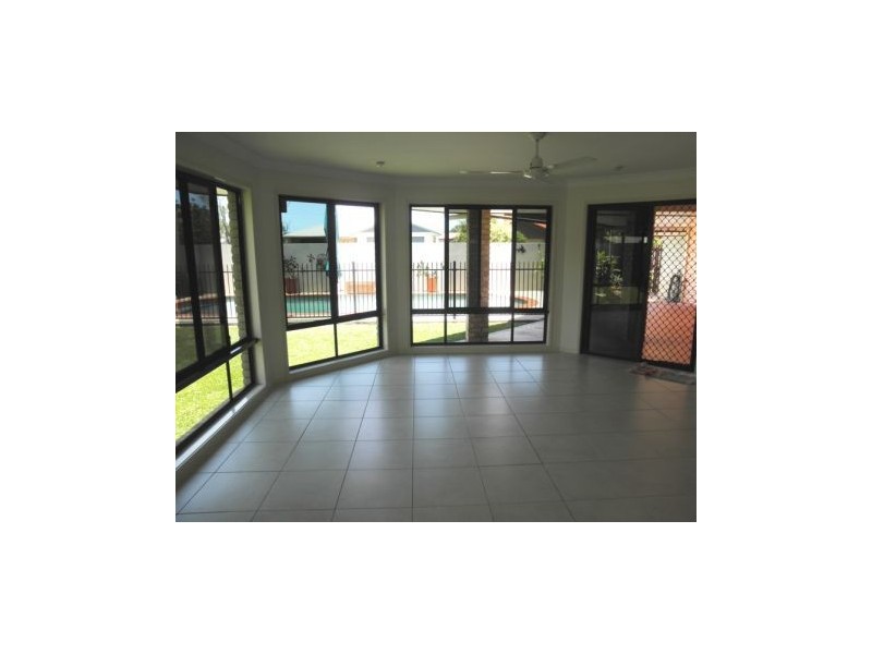 15 Victor Ave, Glenella QLD 4740