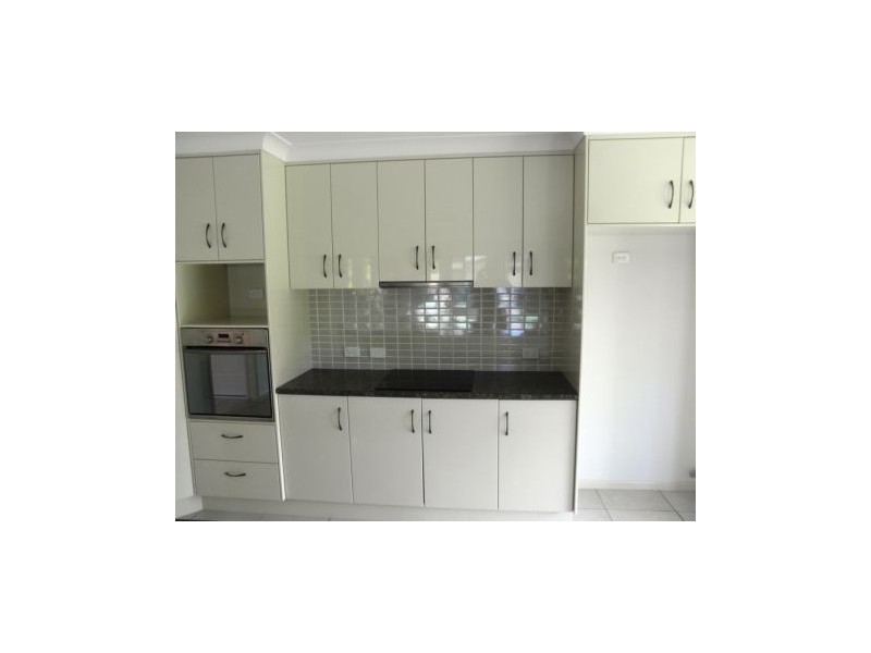 15 Victor Ave, Glenella QLD 4740