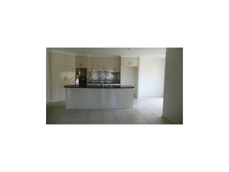 15 Victor Ave, Glenella QLD 4740