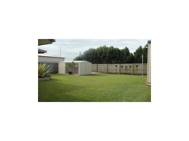 15 Victor Ave, Glenella QLD 4740