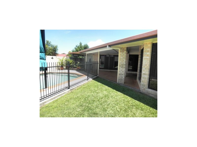 15 Victor Ave, Glenella QLD 4740