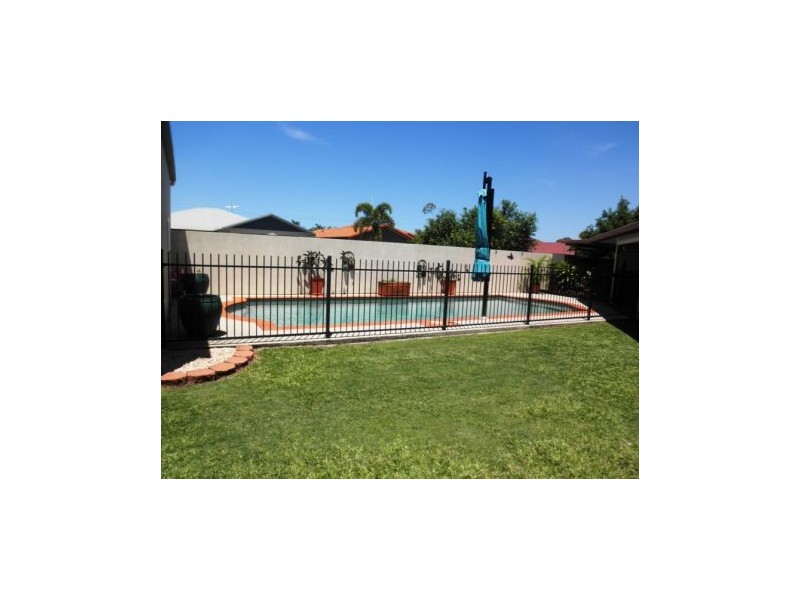 15 Victor Ave, Glenella QLD 4740
