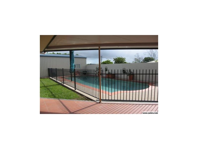 15 Victor Ave, Glenella QLD 4740