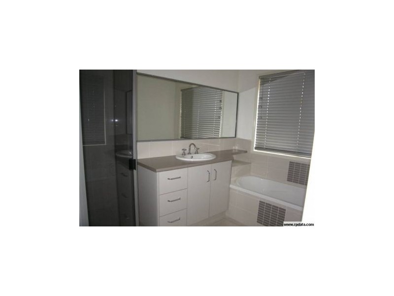 15 Victor Ave, Glenella QLD 4740