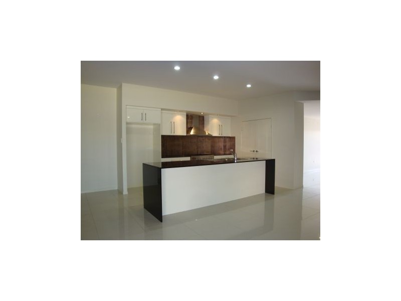 4 Compass Court, Shoal Point QLD 4750