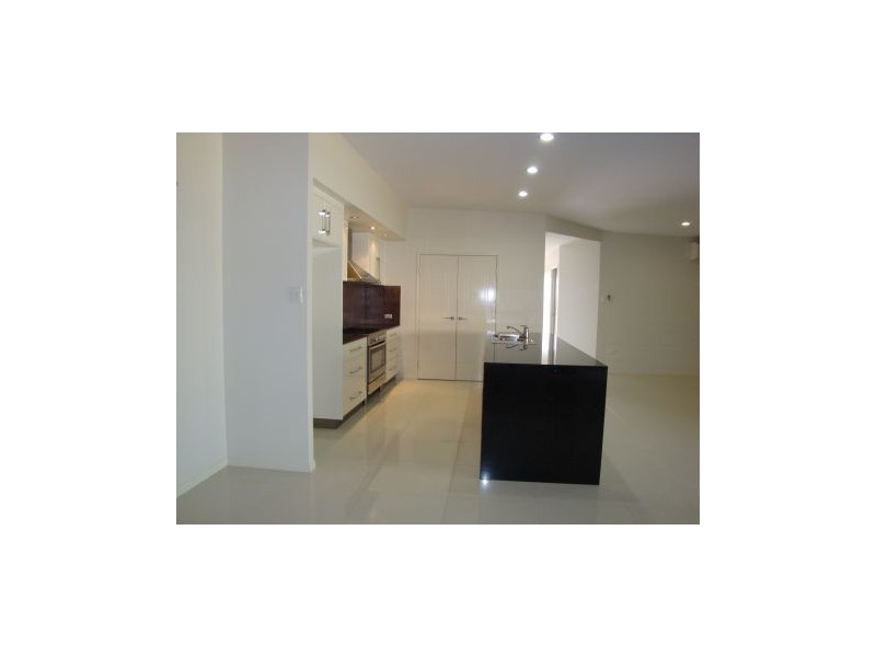 4 Compass Court, Shoal Point QLD 4750