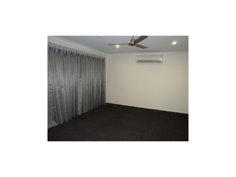 4 Compass Court, Shoal Point QLD 4750