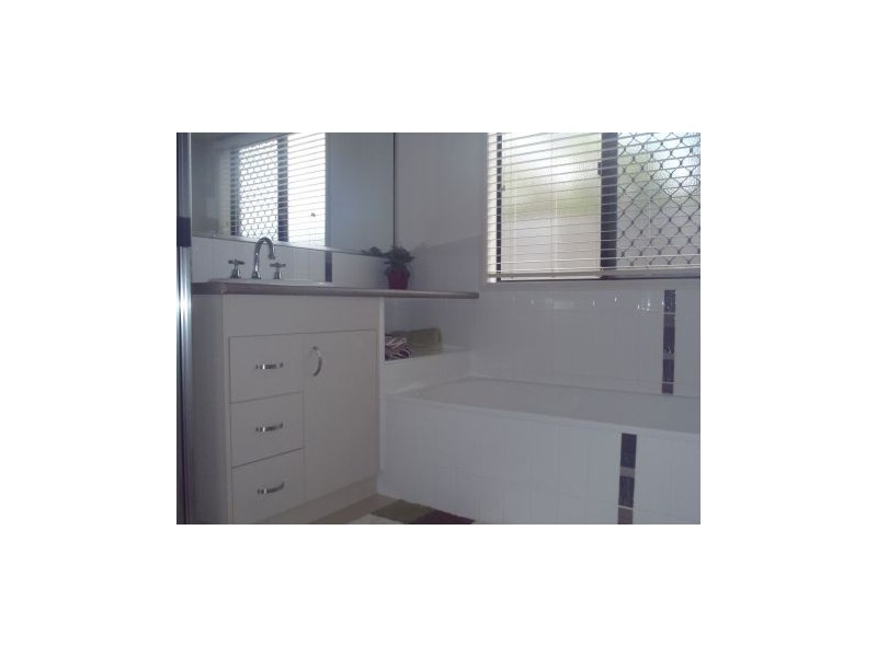 5 Sheedy Cresent, Marian QLD 4753