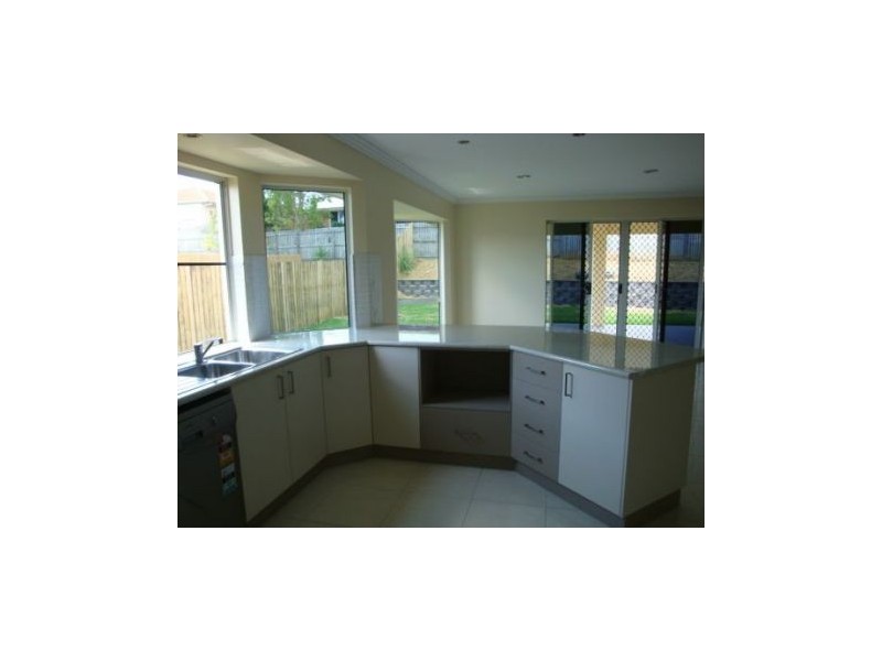 11 Cooper Court, Rural View QLD 4740