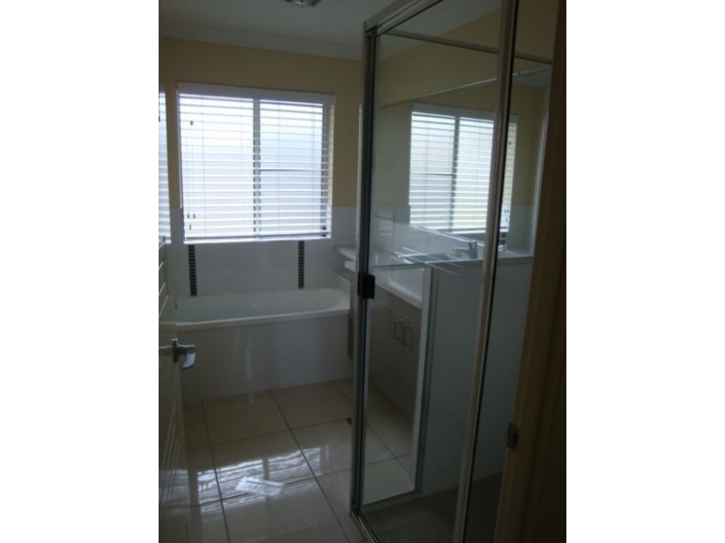 11 Cooper Court, Rural View QLD 4740