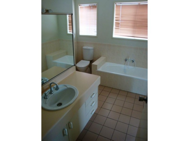 2/337 Alfred Street, Mackay QLD 4740