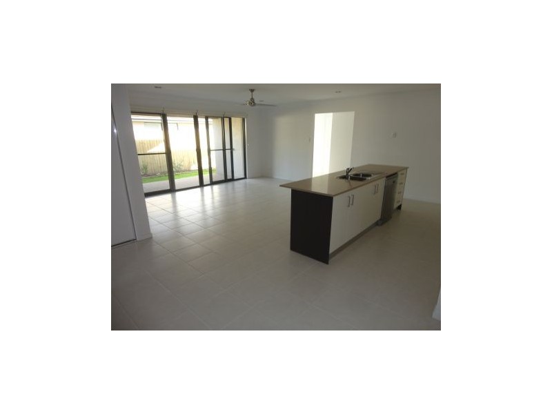 1/12 Halifax Place, Bucasia QLD 4750