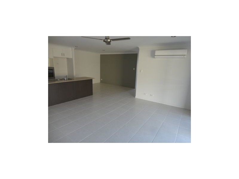 1/12 Halifax Place, Bucasia QLD 4750