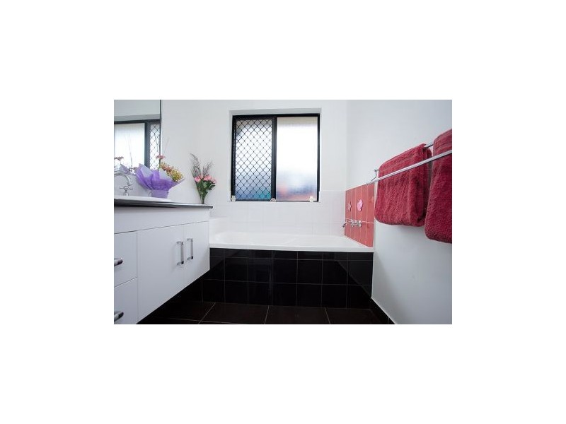 4 Crestview Crescent, Bucasia QLD 4750