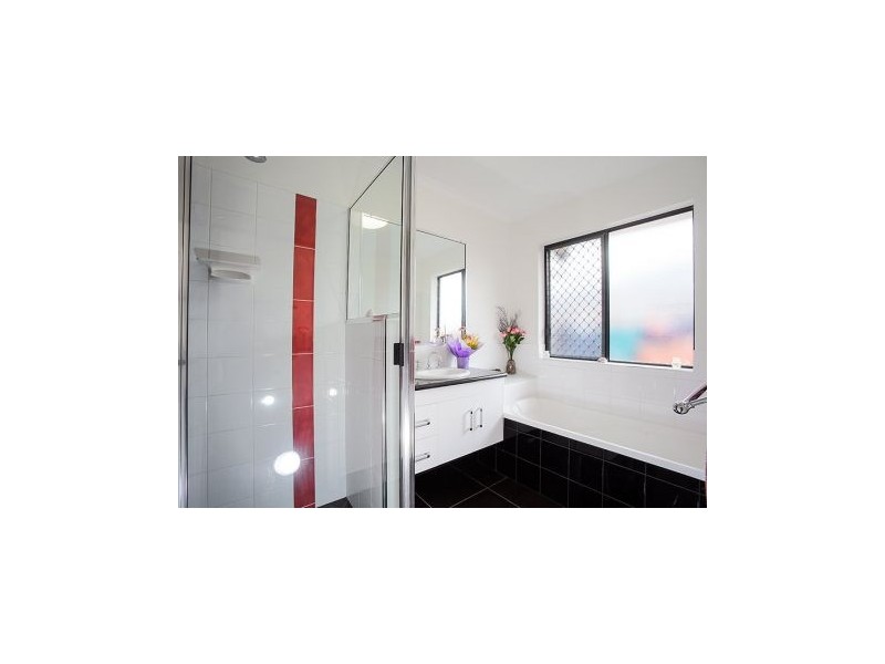 4 Crestview Crescent, Bucasia QLD 4750