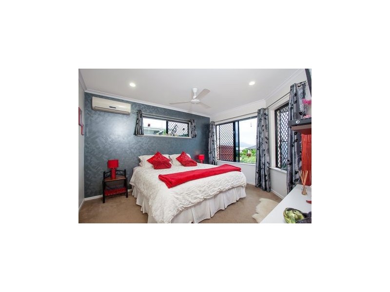4 Crestview Crescent, Bucasia QLD 4750