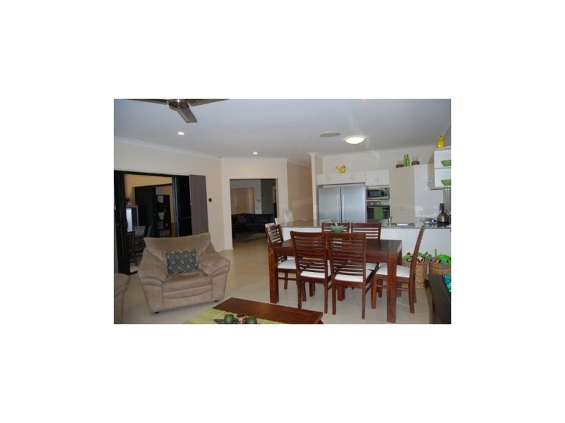 10 Miami Tce, Blacks Beach QLD 4740