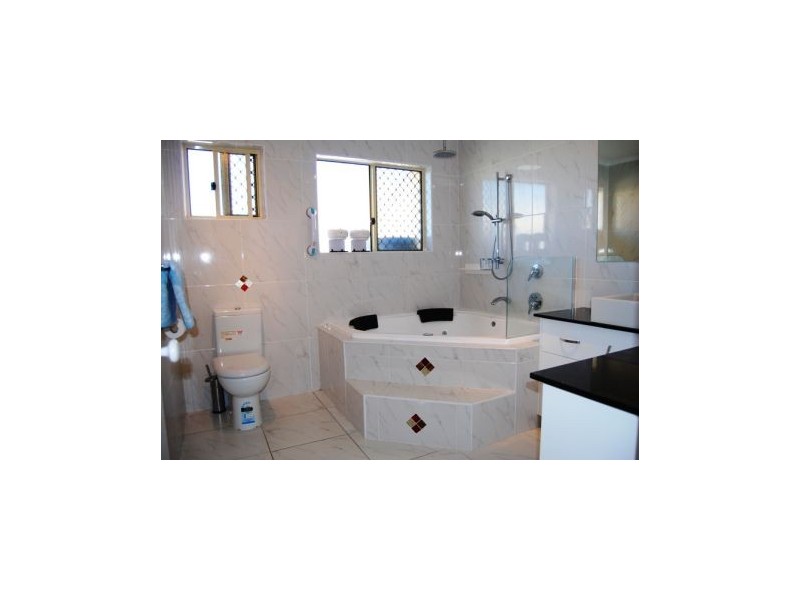 4 Bonsai Court, Glenella QLD 4740