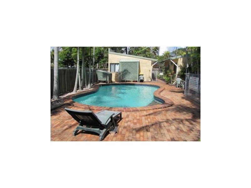 4/4 Symons Avenue, Bucasia QLD 4750