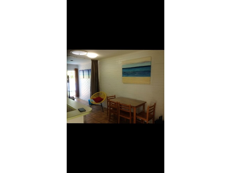 4/4 Symons Avenue, Bucasia QLD 4750